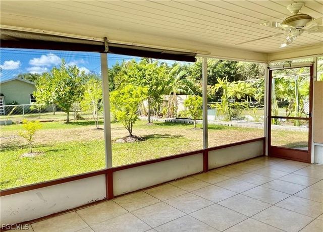 922 SE 26th TER, Cape Coral, FL 33904