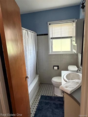 165 Wabasso Street, Wolverine Lake, MI 48390