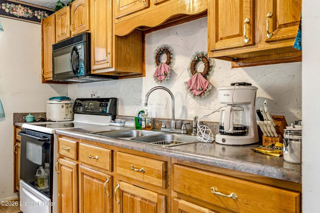 441 Saguaro Dr, Louisville, KY 40229