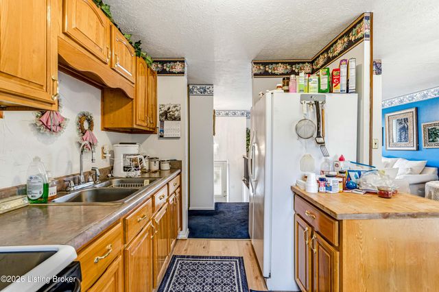 441 Saguaro Dr, Louisville, KY 40229