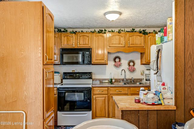 441 Saguaro Dr, Louisville, KY 40229