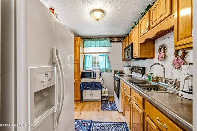 441 Saguaro Dr, Louisville, KY 40229