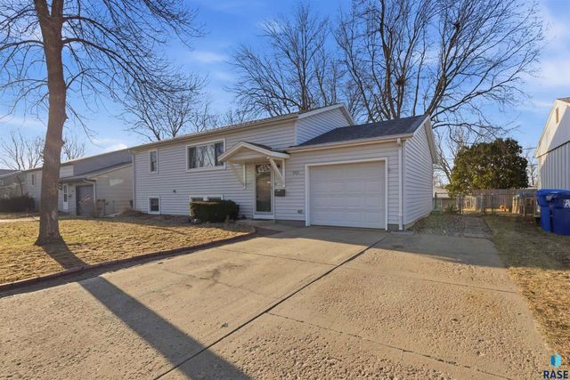 3921 E Claudette Dr Drive, Sioux Falls, SD 57103