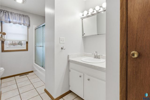 3921 E Claudette Dr Drive, Sioux Falls, SD 57103