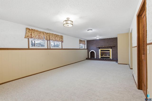 3921 E Claudette Dr Drive, Sioux Falls, SD 57103