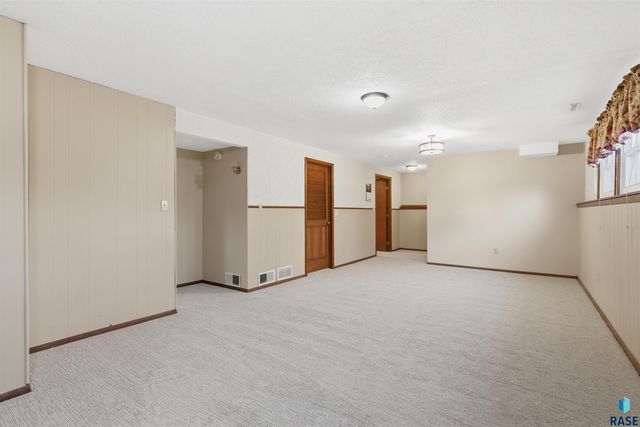 3921 E Claudette Dr Drive, Sioux Falls, SD 57103