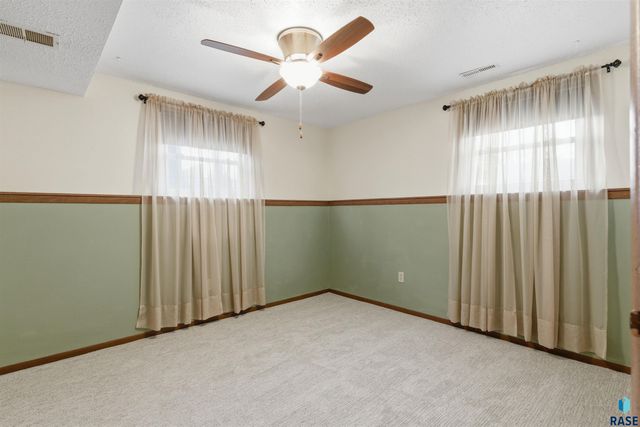 3921 E Claudette Dr Drive, Sioux Falls, SD 57103