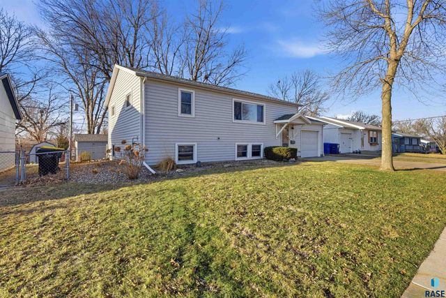 3921 E Claudette Dr Drive, Sioux Falls, SD 57103