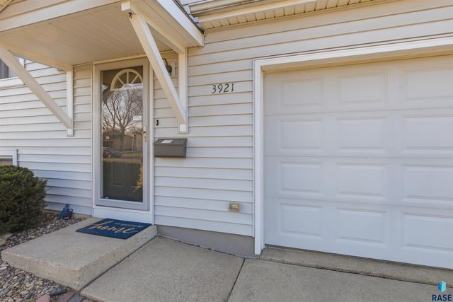 3921 E Claudette Dr Drive, Sioux Falls, SD 57103