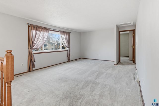 3921 E Claudette Dr Drive, Sioux Falls, SD 57103