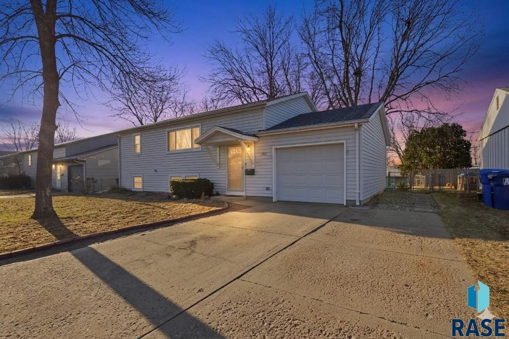 3921 E Claudette Dr Drive, Sioux Falls, SD 57103