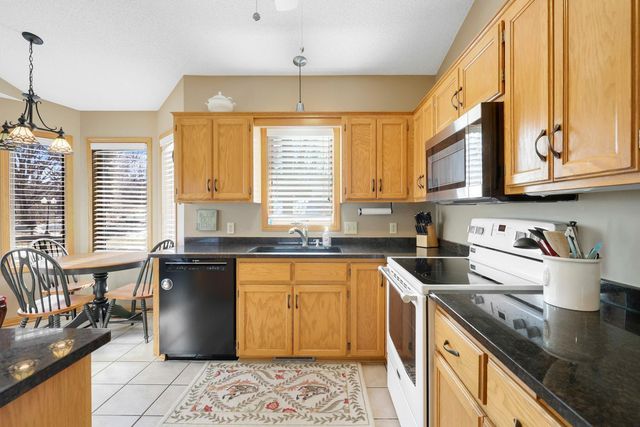 1100 Stratford Lane E, Burnsville, MN 55337