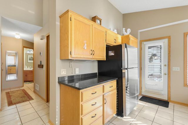 1100 Stratford Lane E, Burnsville, MN 55337