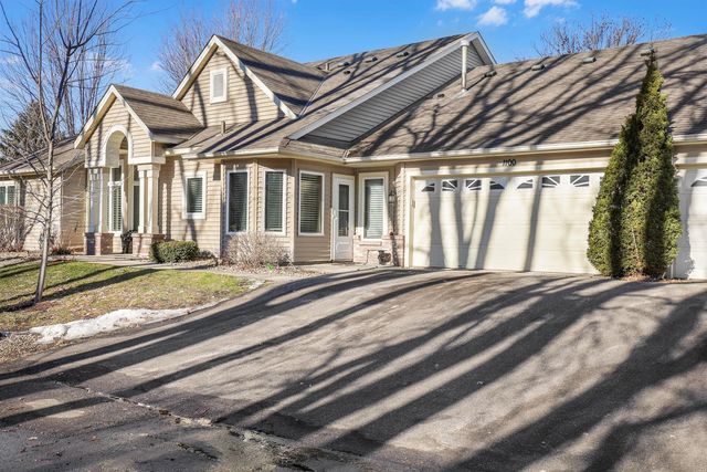 1100 Stratford Lane E, Burnsville, MN 55337