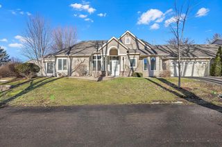 1100 Stratford Lane E, Burnsville, MN 55337