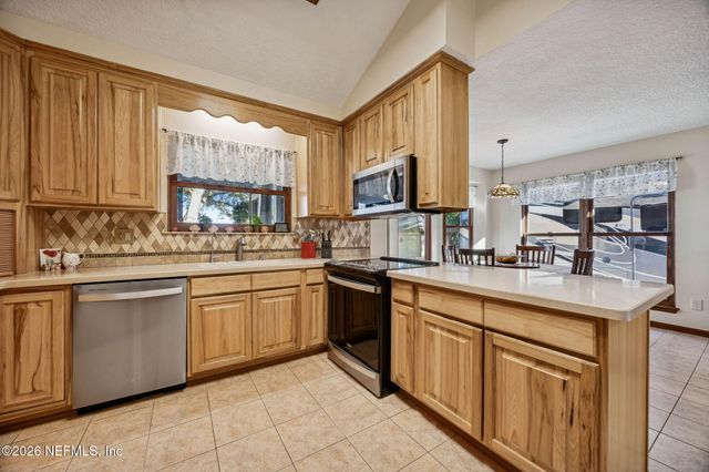 97146 PIRATES POINT Road, Yulee, FL 32097