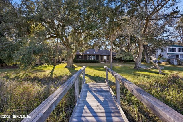 97146 PIRATES POINT Road, Yulee, FL 32097