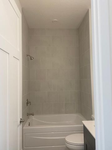 20075 Globe Drive, Lakeville, MN 55044