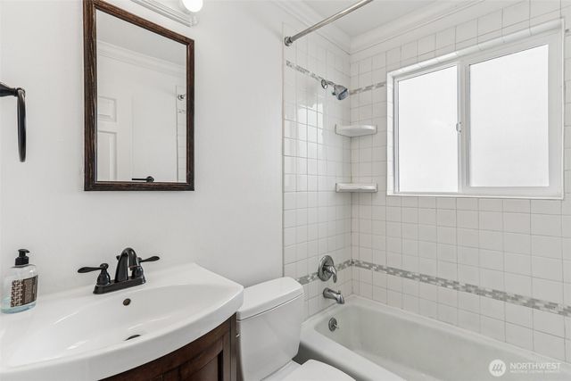 8613 42nd Avenue S, Seattle, WA 98118
