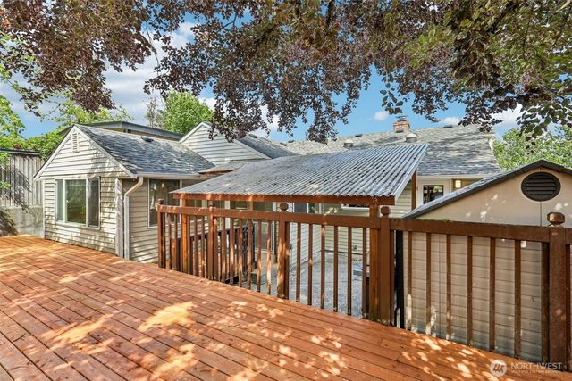8613 42nd Avenue S, Seattle, WA 98118