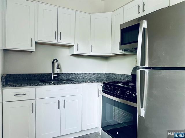 241 Passaic Street 9B, Rochelle Park, NJ 07662