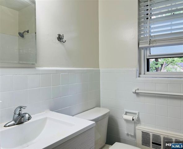 241 Passaic Street 9B, Rochelle Park, NJ 07662