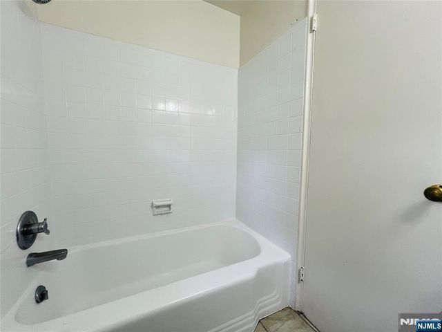 241 Passaic Street 9B, Rochelle Park, NJ 07662