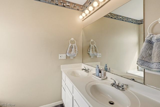 5271 Aspen Meadow Drive, Ravenna, OH 44266