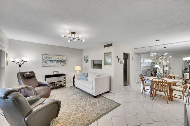 632 Snug Harbor Drive D3, Boynton Beach, FL 33435