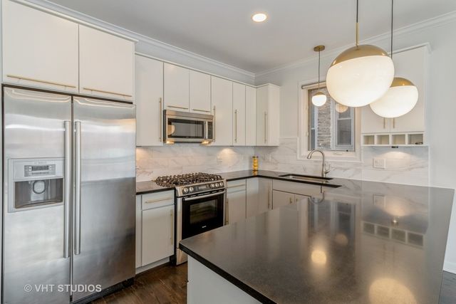 1644 W Blackhawk Street 1E, Chicago, IL 60622