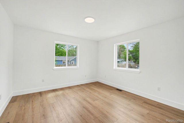 6056 Pearl Street, Burton, MI 48509