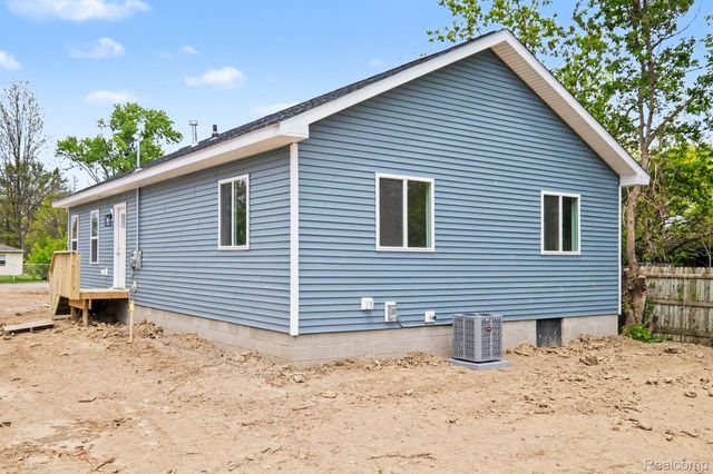6056 Pearl Street, Burton, MI 48509