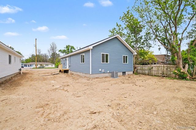 6056 Pearl Street, Burton, MI 48509