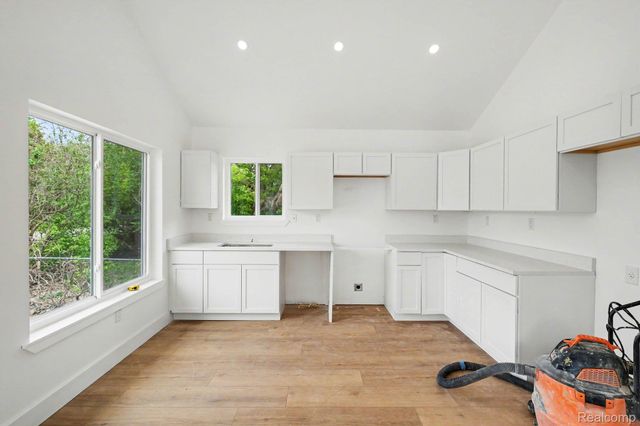 6056 Pearl Street, Burton, MI 48509