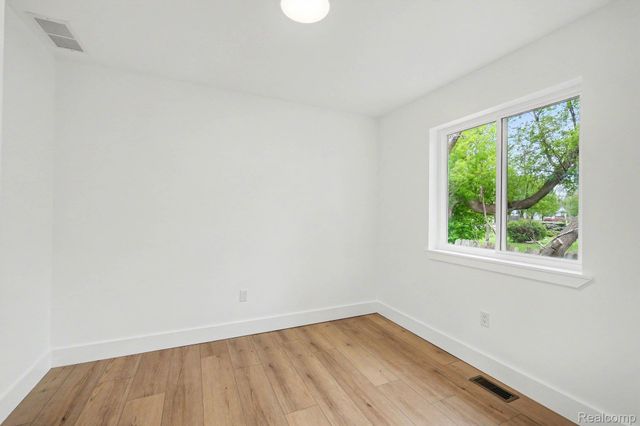 6056 Pearl Street, Burton, MI 48509