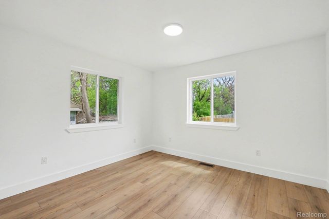 6056 Pearl Street, Burton, MI 48509