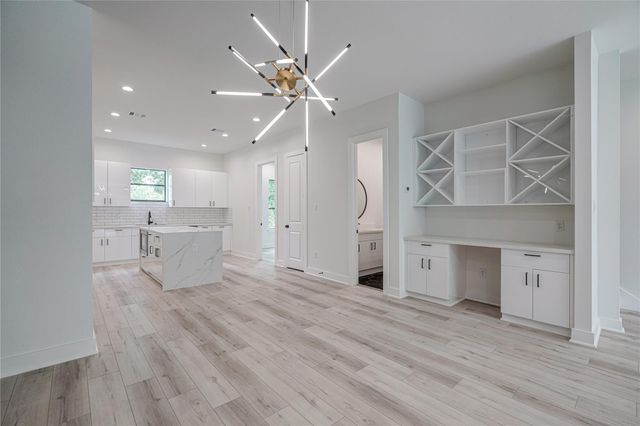 4535 Creekmont Drive, Houston, TX 77091