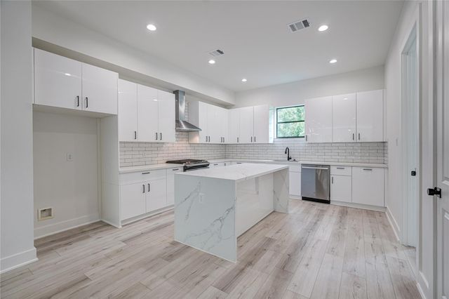 4535 Creekmont Drive, Houston, TX 77091