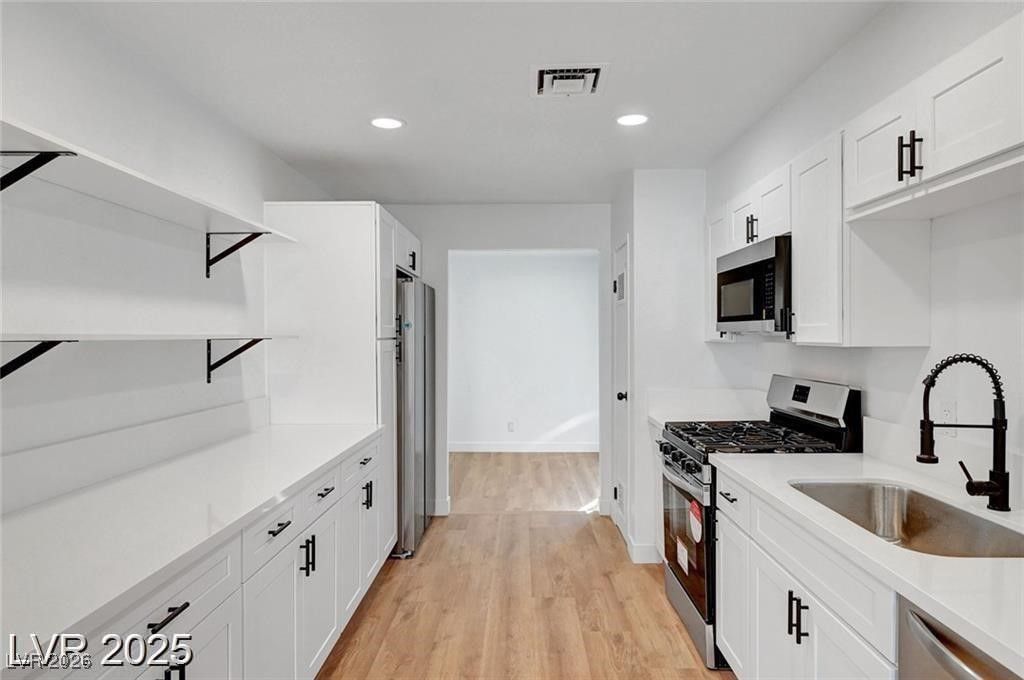 Image 3 of property listing at 3907 Torsby Place, Las Vegas, NV 89119