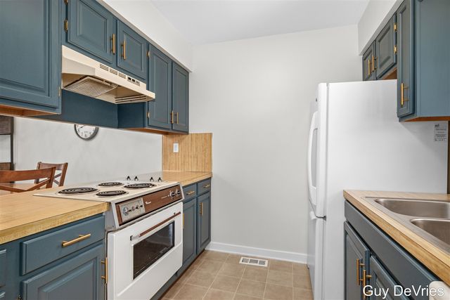 3104 Old Kent Road 26, Kentwood, MI 49512