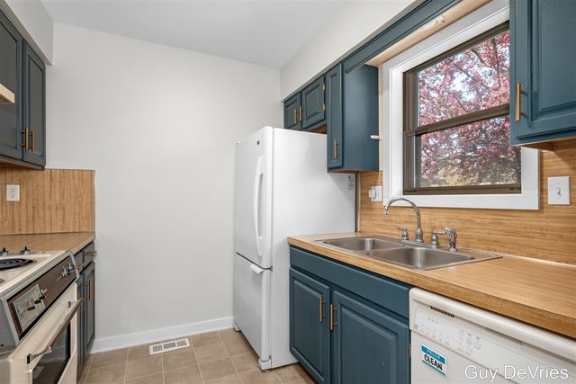 3104 Old Kent Road 26, Kentwood, MI 49512