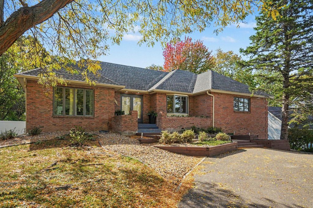1528 Briarknoll Drive, Arden Hills, MN 55112 — photo 2