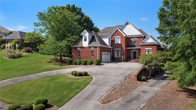 113 Vogel Street NE, Calhoun, GA 30701