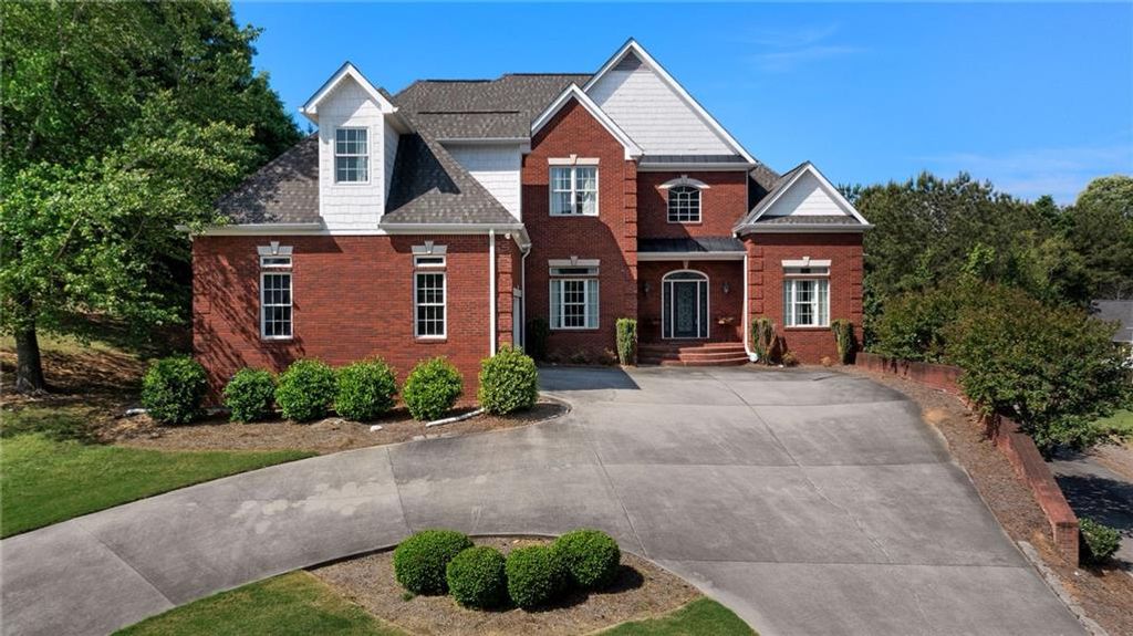 113 Vogel Street NE, Calhoun, GA 30701