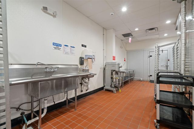 502 Thompson LN, Austin, TX 78742