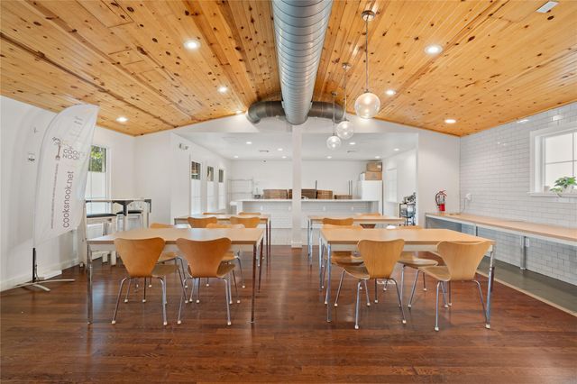 502 Thompson LN, Austin, TX 78742