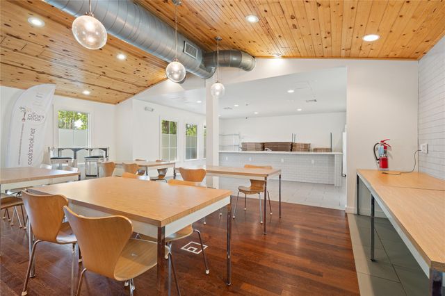 502 Thompson LN, Austin, TX 78742