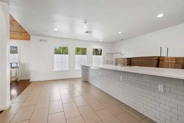 502 Thompson LN, Austin, TX 78742