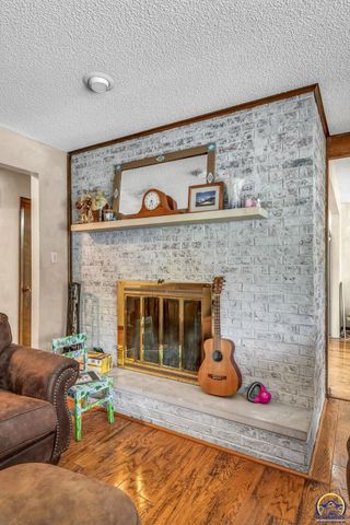 2715 SE Downing RD, Topeka, KS 66605