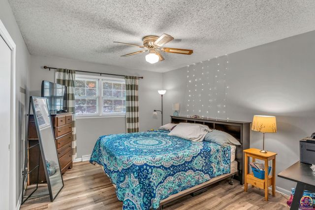 2715 SE Downing RD, Topeka, KS 66605